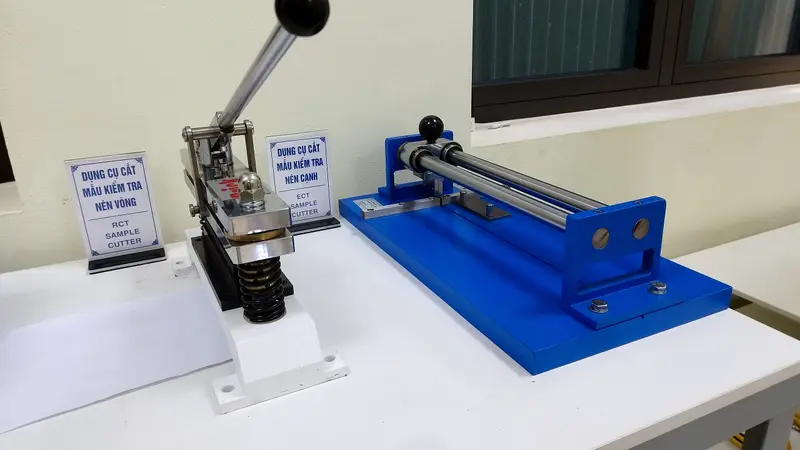 Sample cutters for ring and edge crush tests