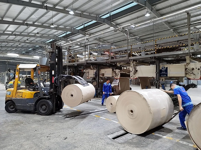Paper roll clamp truck